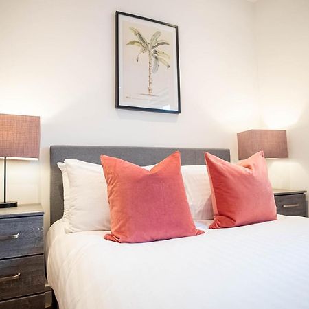 Two Bed Flat With Wrap Around Terrace Near Legoland, Windsor, Tube Station Apartment Slough Luaran gambar