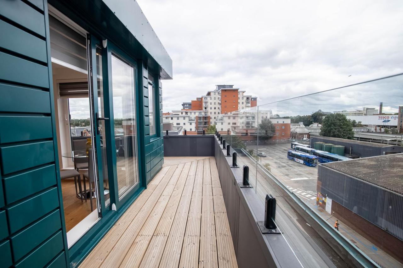 Two Bed Flat With Wrap Around Terrace Near Legoland, Windsor, Tube Station Apartment Slough Luaran gambar