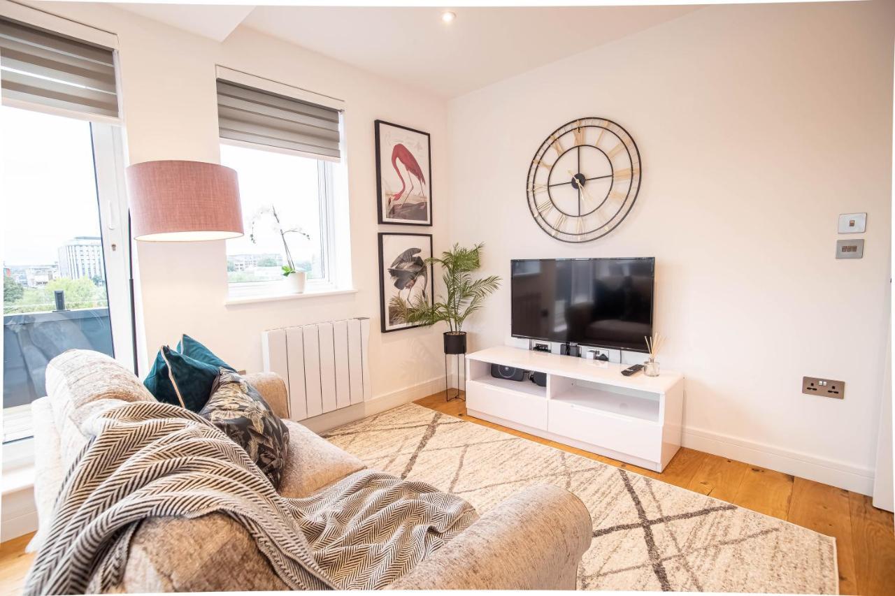 Two Bed Flat With Wrap Around Terrace Near Legoland, Windsor, Tube Station Apartment Slough Luaran gambar