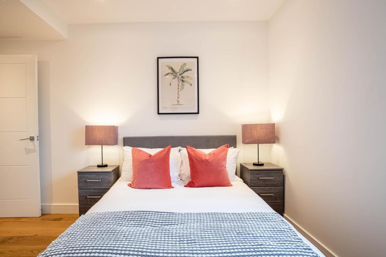 Two Bed Flat With Wrap Around Terrace Near Legoland, Windsor, Tube Station Apartment Slough Luaran gambar