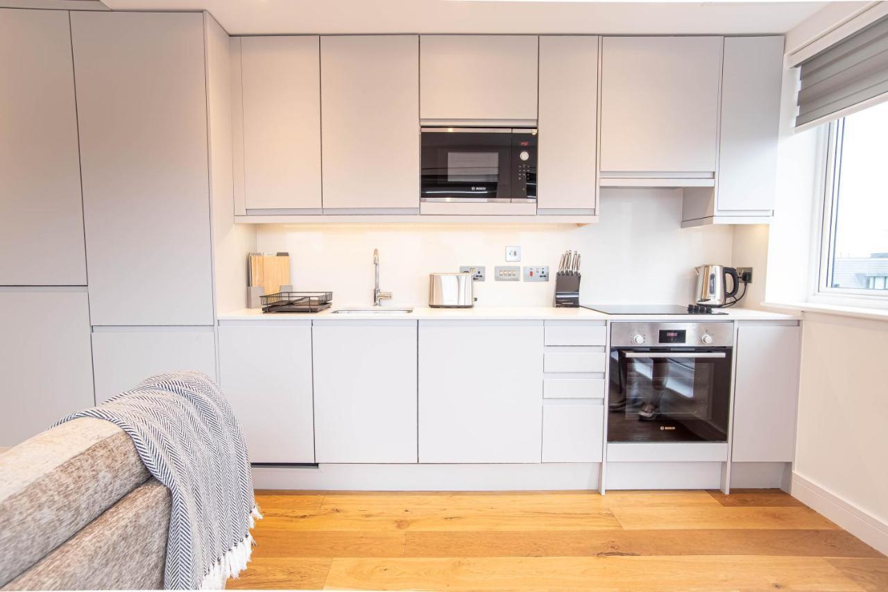 Two Bed Flat With Wrap Around Terrace Near Legoland, Windsor, Tube Station Apartment Slough Luaran gambar