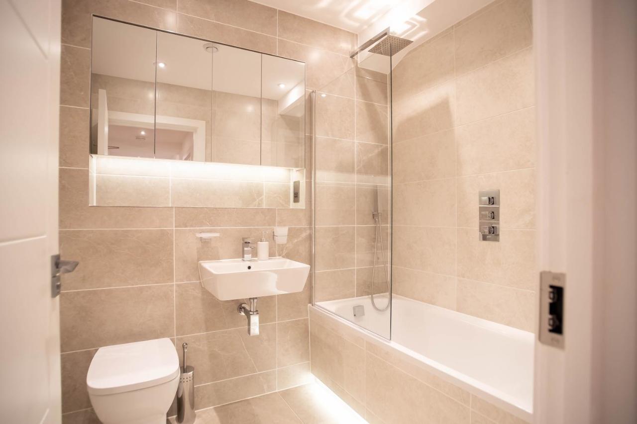 Two Bed Flat With Wrap Around Terrace Near Legoland, Windsor, Tube Station Apartment Slough Luaran gambar